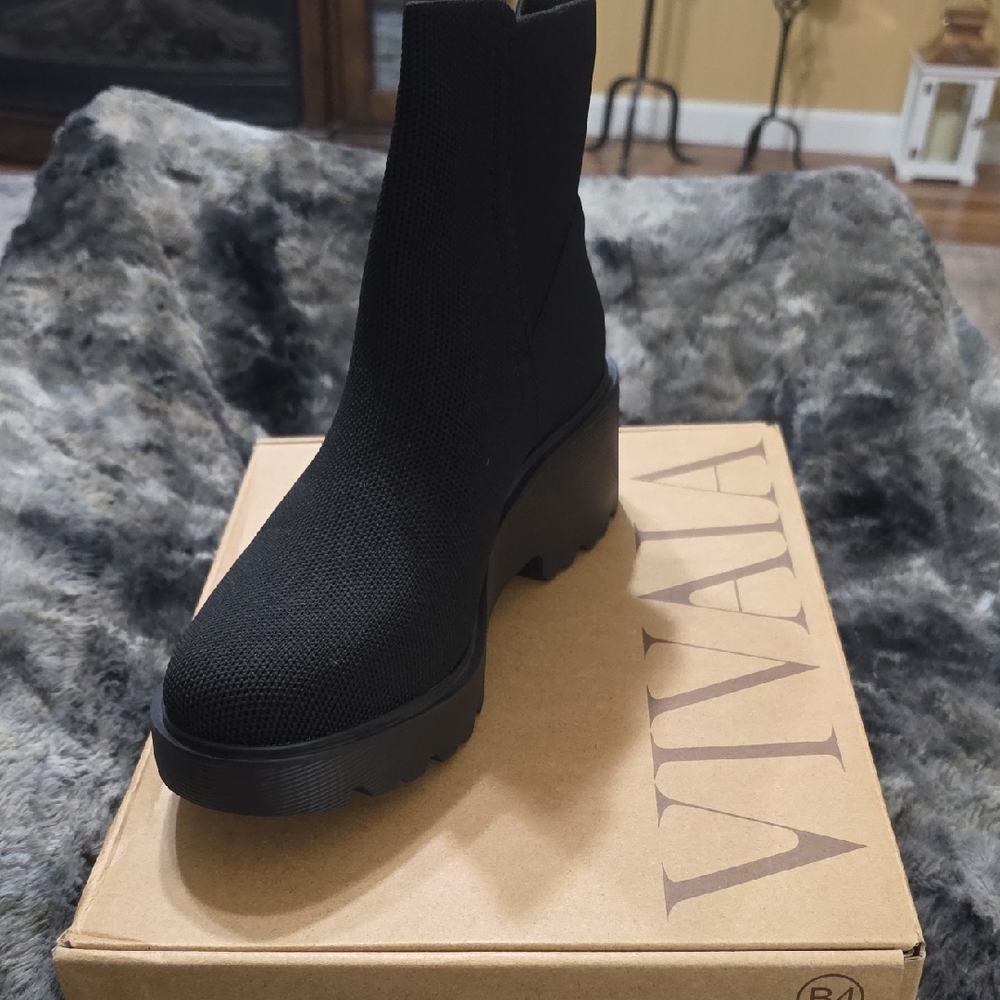 VIVAIA Women's Black Ankle Booties